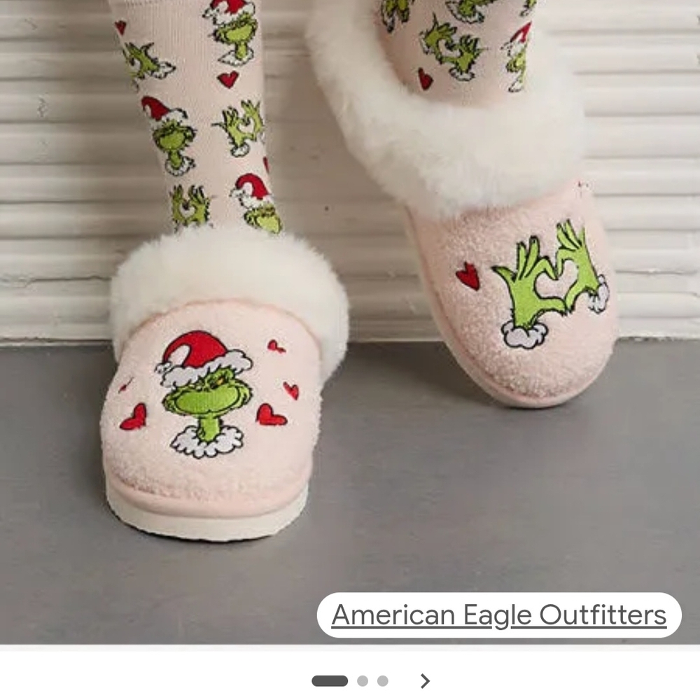 American Eagle Outfitters Grinch Pink Slippers with White Fur Size 7 NWT